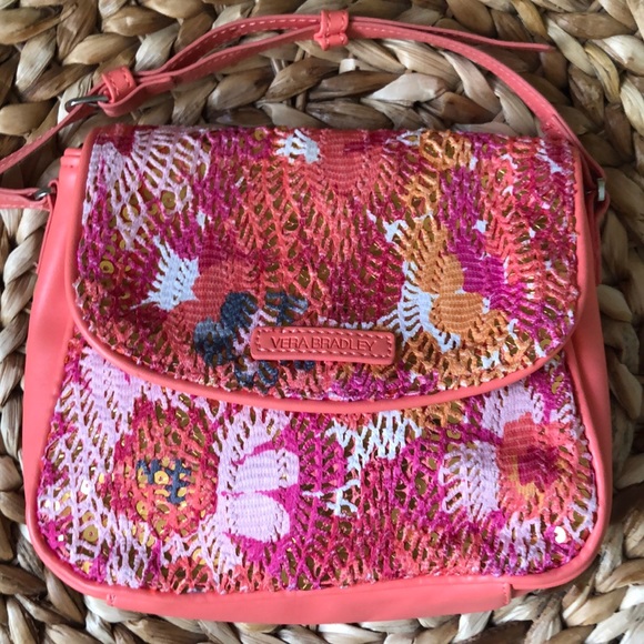 VERA BRADLEY CROSSBODY. - Picture 2 of 8